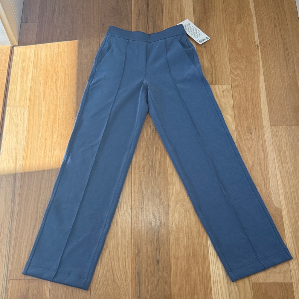 Lululemon Softstreme Pintuck Mid-Rise Pant
Regular, Blue Twill, XXS